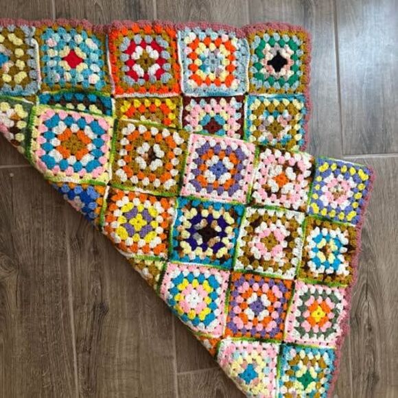 Vintage Handmade Granny Square Crochet Afghan cottagecore - Picture 4 of 10
